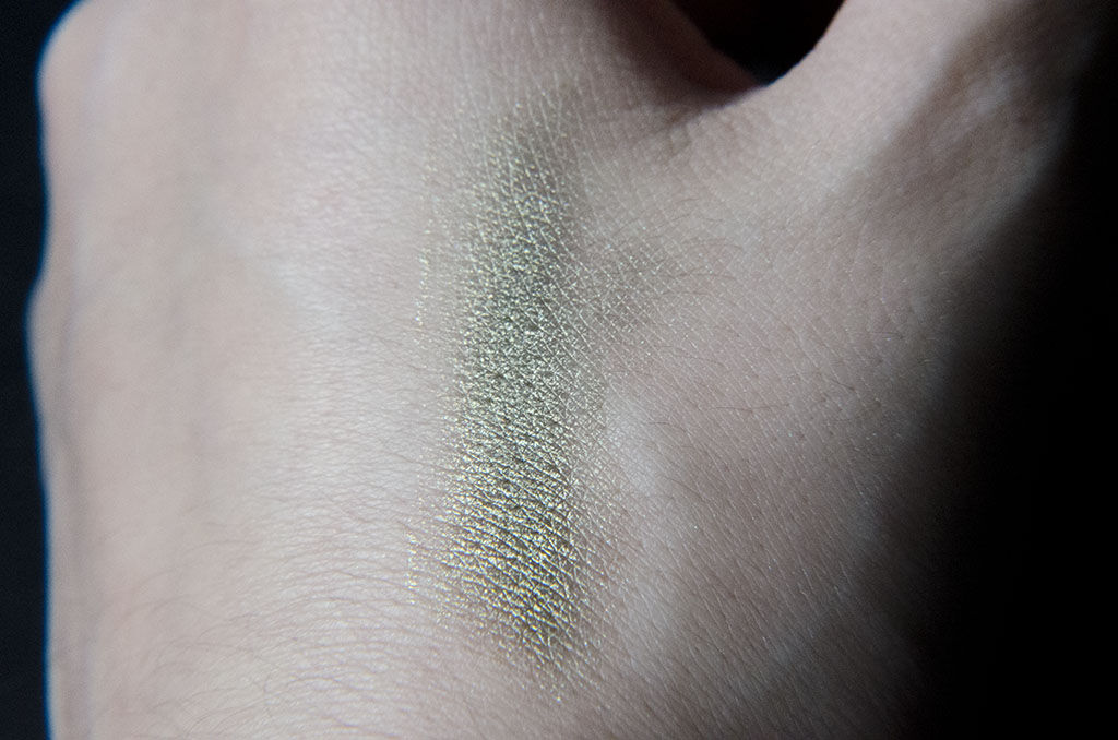 micabella mineral shimmer powder eyeshadow 58 moss swatch1