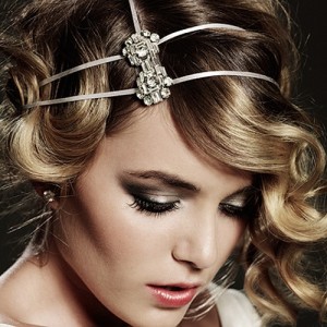 Hairstyle-Elegant-wear-Jewelry-And-Look-Sofisticated-300x300