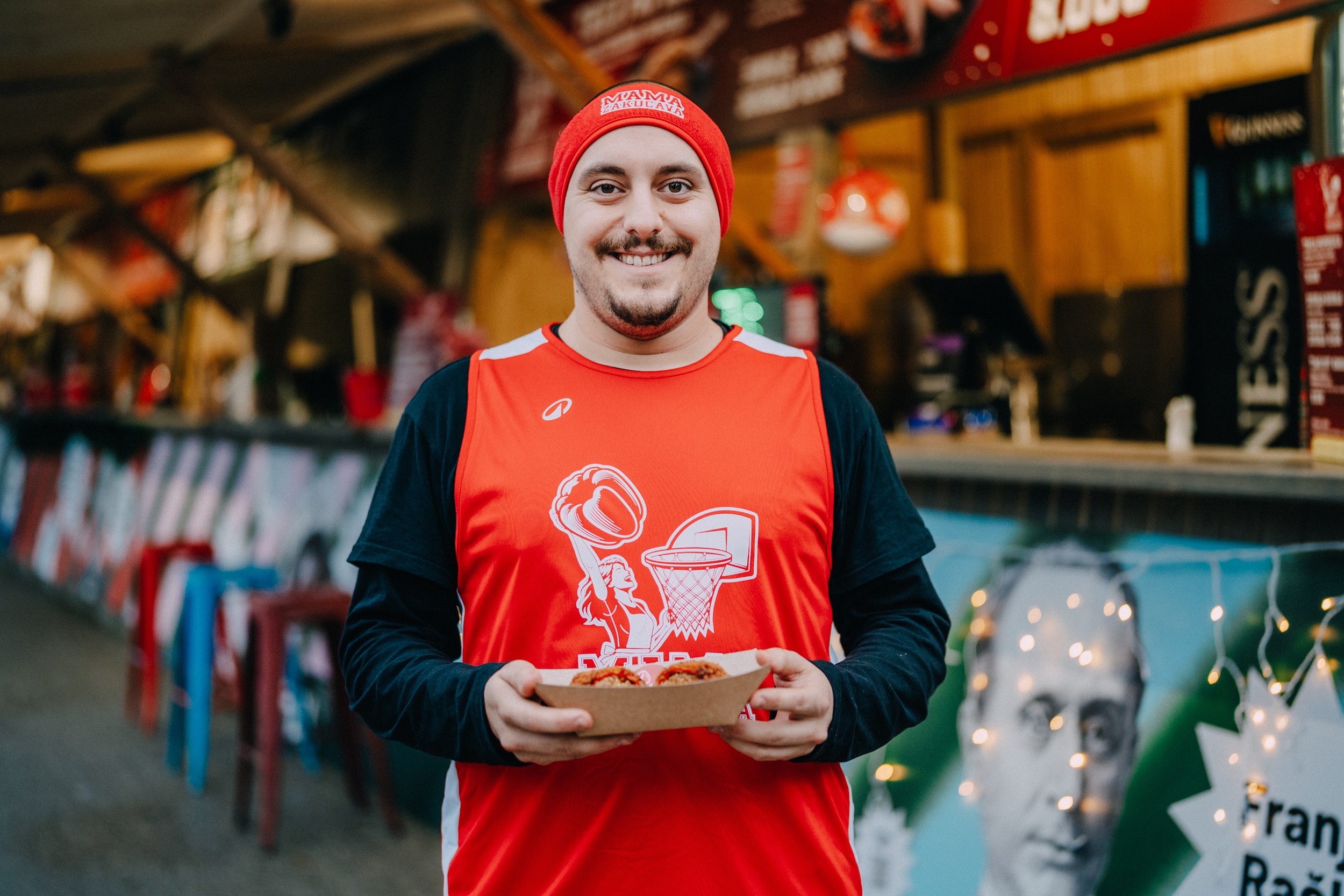 Iz kućice Mama zakucava poručuju na našem adventskom parketu okusa svaka porcija je pravo zakucavanje 