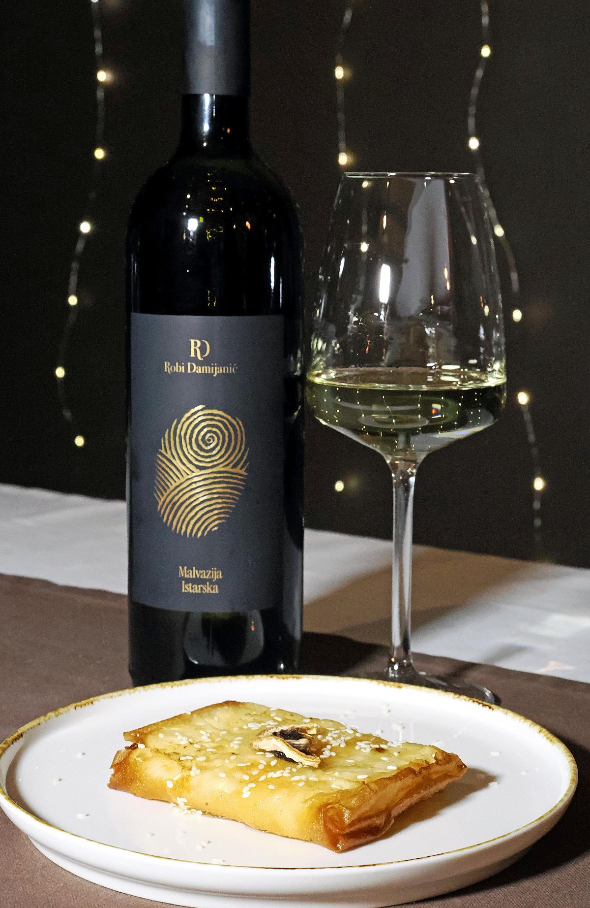 6 Feta sir u bagremovom medu i Robi Damijanić Malvazija