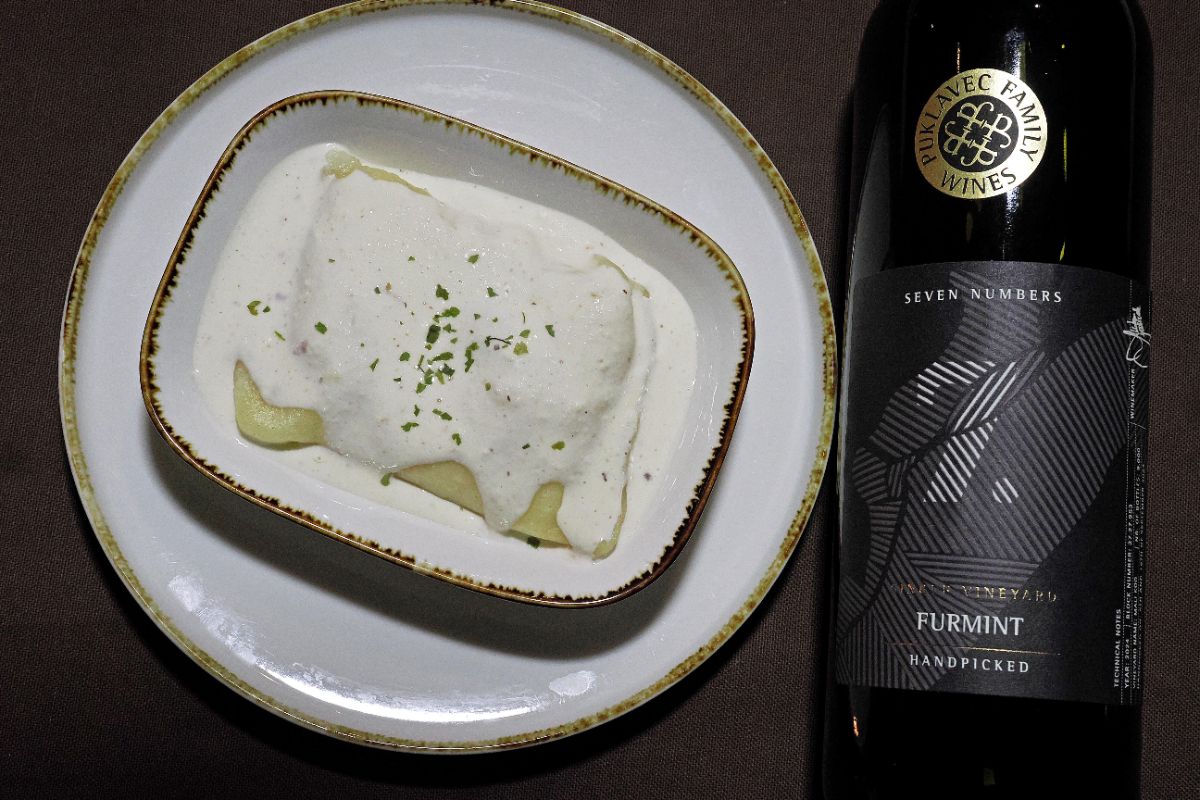 7 Turopoljski štrukli i Puklavec Family Wines Šipon 7 Numbersjpeg