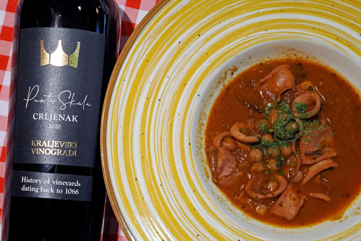 8 Kraljevski vinogradi Crljenak Gulaš od liganja