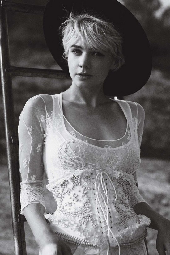 carey-mulligan-by-peter-lindbergh-for-vogue-us-october-2010-the-talented-miss-mulligan-03