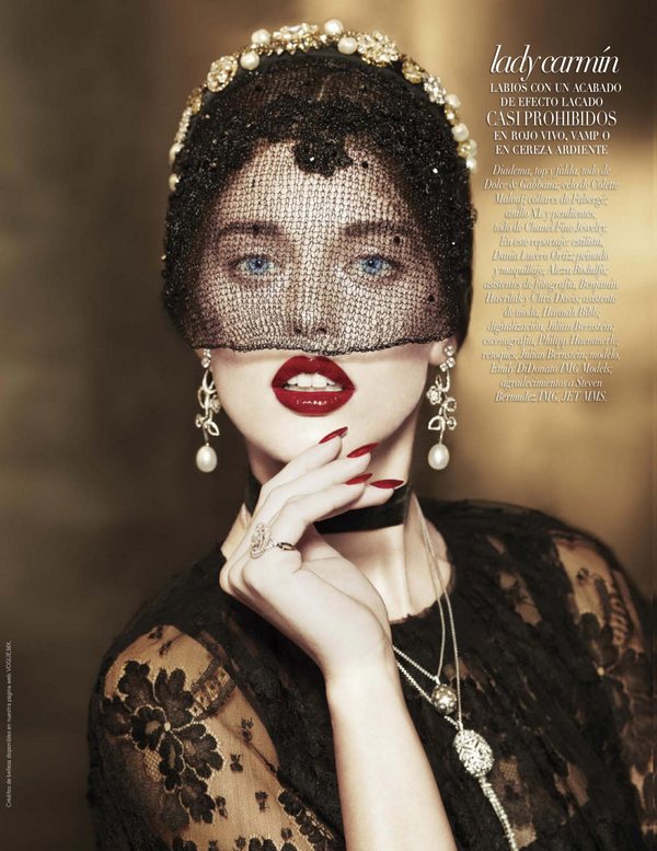 Emily-Didonato-by-Matthew-Scrivens-for-Vogue-Mexico-october-2012-3
