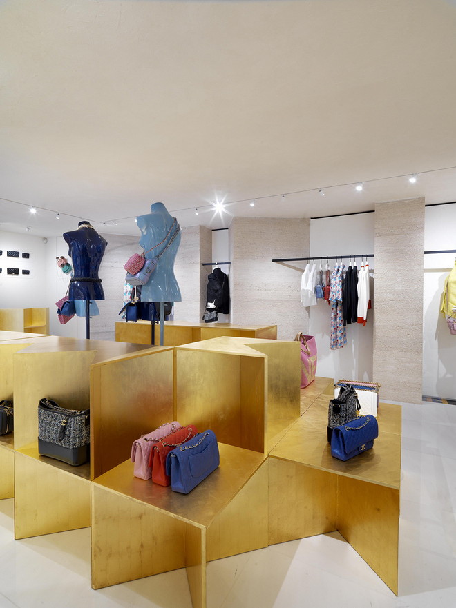 01 Boutique CHANEL Capri 2019 pictures by Massimo Listri 01 LD