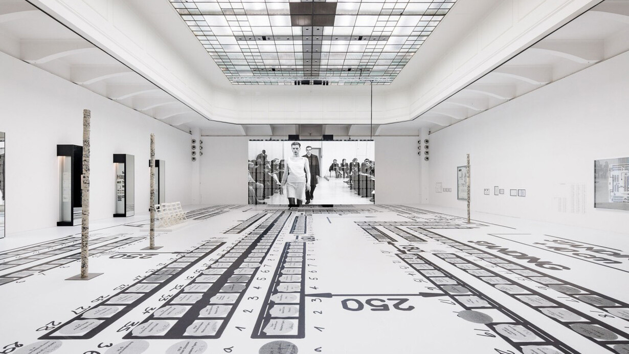 Helmut Lang Seance de travail 1986 2005 exhibition view Courtesy of MAK