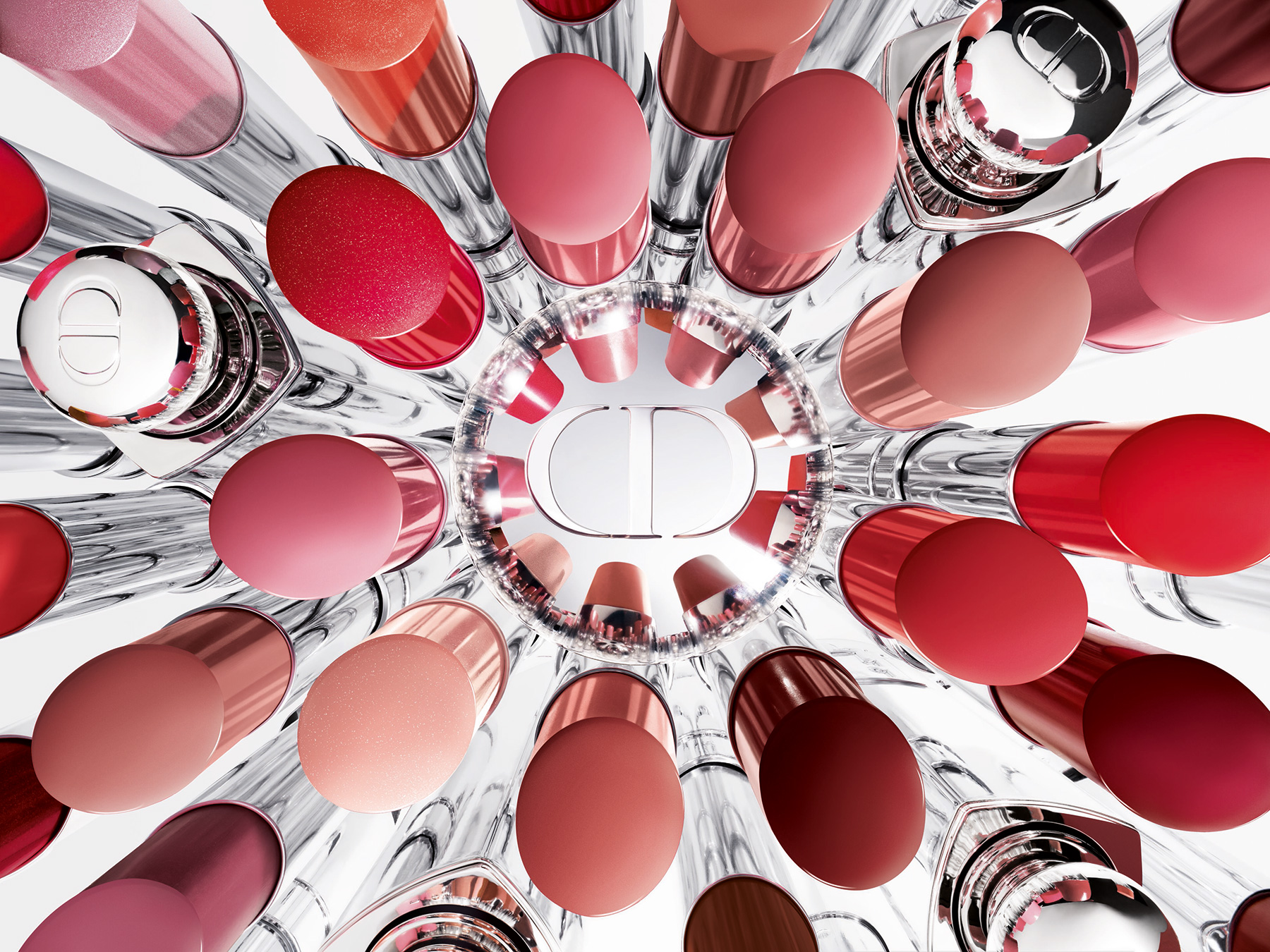 DIOR ADDICT GLASS LIPSTICK # Sjaj na usnama koji se nosi kao modni dodatak