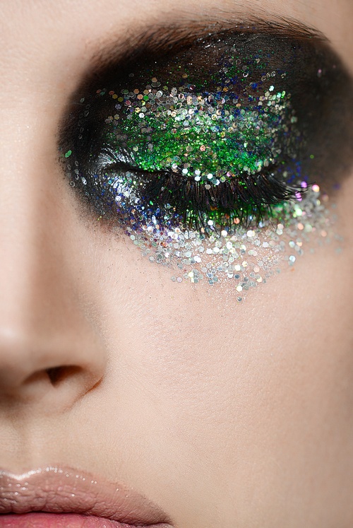 black-silver-green-glitter-eyes-makeup-1
