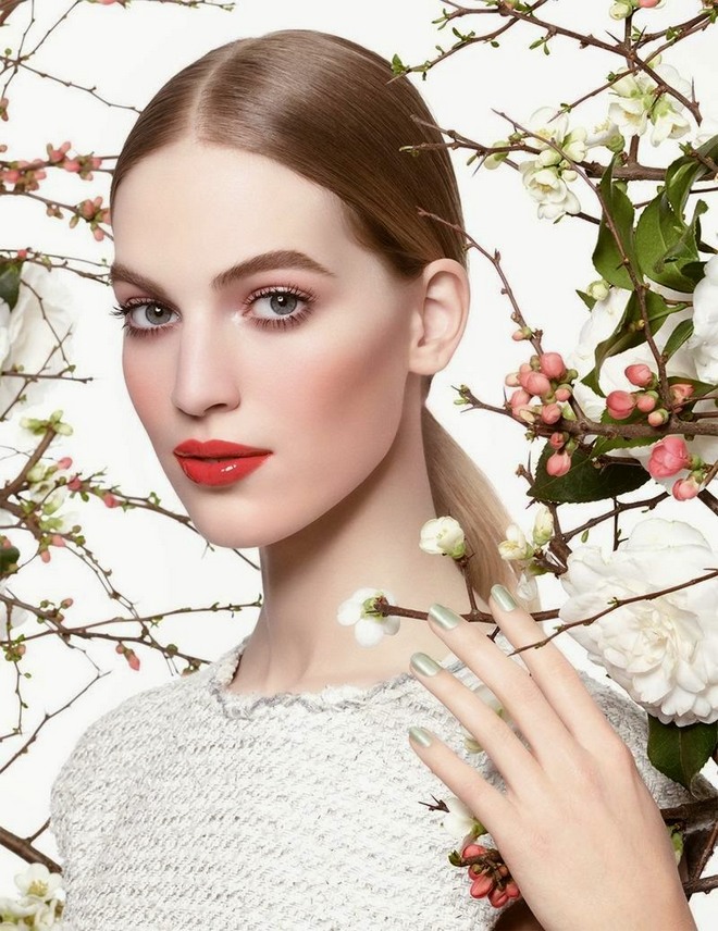 Advertising-Campaign-Chanel-Beauty-Spring-2015-Featuring-Vanessa-Axente-02