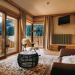 VILA PLANINKA ima predivan interijer # suvremena interpretacija alpske arhitekture kroz lokalne materijale, niskoenergetski koncept i prostor oblikovan u dijalogu s krajolikom Jezerskog 25 Vila Planinka room. Vila Planinka Archive